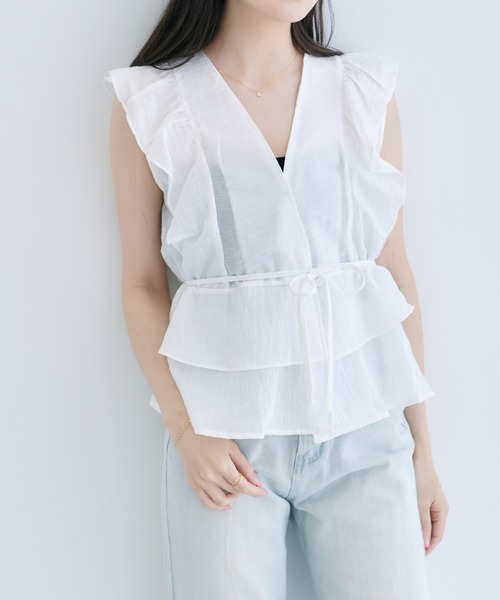 Lamoa（ラモア）の「Lamoa/フリル ボリューム ノースリーブ ブラウス（シャツ/ブラウス・レディース・ホワイト/ブラック/ブルー/アイボリー・FREE）」の2枚目の写真