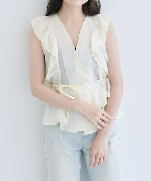 Lamoa（ラモア）の「Lamoa/フリル ボリューム ノースリーブ ブラウス（シャツ/ブラウス・レディース・ホワイト/ブラック/ブルー/アイボリー・FREE）」の3枚目の写真