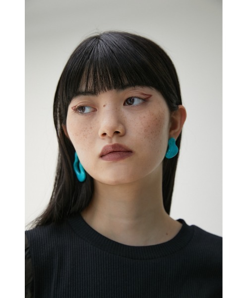 AZUL by moussy（アズールバイマウジー）の「ASYMMETRY ACRYL PIERCINGS/アシンメトリーアクリルピアス（ピアス（両耳用）・レディース・ブラウン/ターコイズブルー/イエロー・FREE）」の2枚目の写真