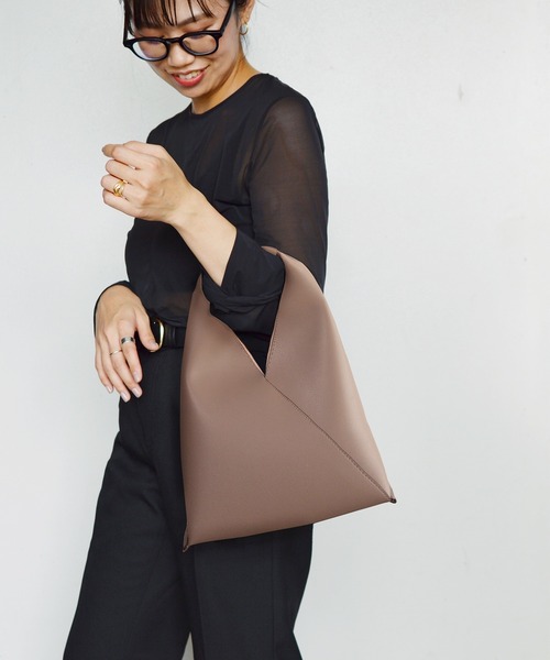 styiro（スタイロ）の「カシュクール ワンハンドルバッグ / 再入荷（ハンドバッグ・レディース・ブラック/イエロー/ブラウン系その他/アイボリー/シルバー/ホワイト系その他/シルバー系その他/ゴールド/ピンク系その他/ブラウン系その他2/ブラック系その他・FREE）」の6枚目の写真