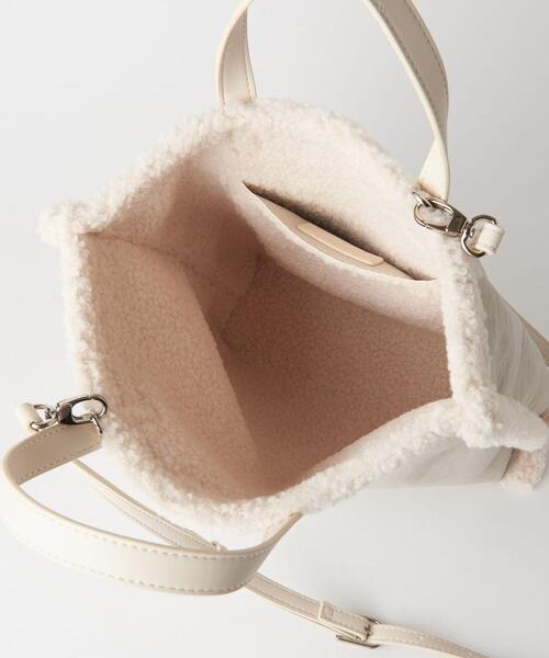 BEAUTY&YOUTH UNITED ARROWS（ビューティーアンドユースユナイテッドアローズ）の「フェイクレザー×ボア リバーシブルトートバッグ -4WAY-（ショルダーバッグ・レディース・オフホワイト/ブラック/ブラウン・FREE）」の7枚目の写真