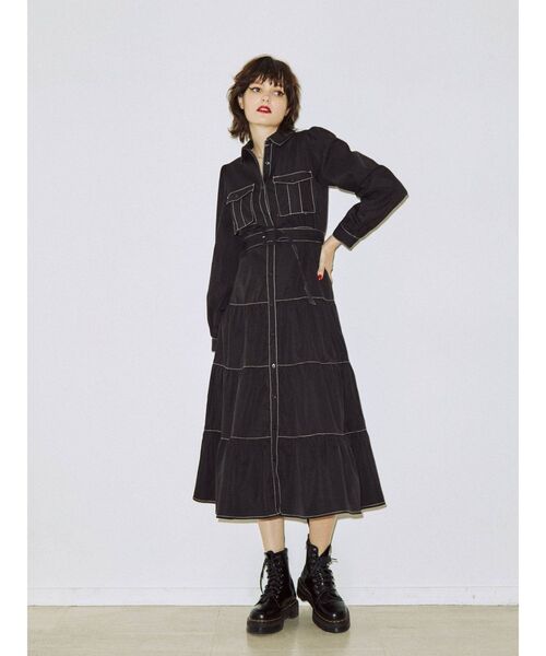 jouetie（ジュエティ）の「カラーステッチミリタリーティアードワンピース（ワンピース・レディース・ブラック/ベージュ/ピンク/ブルー・MEDIUM）」の2枚目の写真