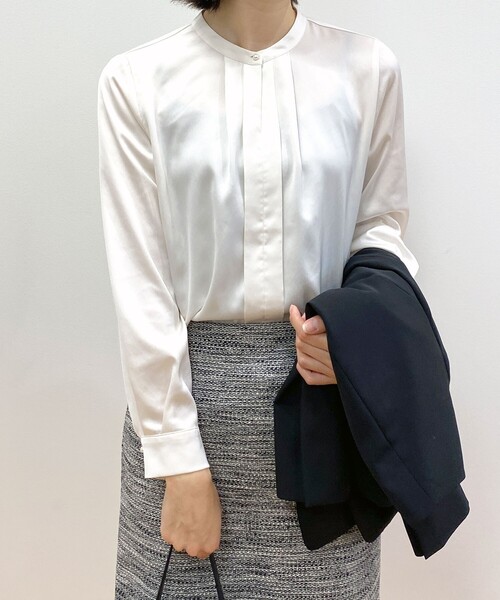 OPAQUE.CLIP（オペークドットクリップ）の「◆DELEGANT タックデザインブラウス【OPAQUE.CLIP NAVY】（シャツ/ブラウス・レディース・ナチュラル/ホワイト系・34/36/38/40/42）」の6枚目の写真