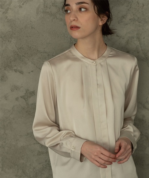 OPAQUE.CLIP（オペークドットクリップ）の「◆DELEGANT タックデザインブラウス【OPAQUE.CLIP NAVY】（シャツ/ブラウス・レディース・ナチュラル/ホワイト系・34/36/38/40/42）」の2枚目の写真