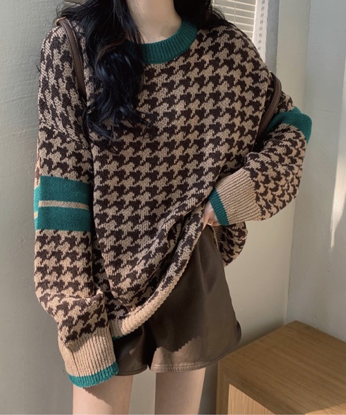meJane(ミージェーン)の「ハウンズ・トゥース柄バイカラーラインニットプルオーバー(ニット/セーター・レディース・ブラック/ブラウン・FREE)」の3枚目の写真
