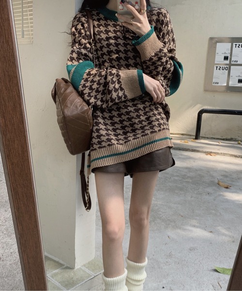 meJane(ミージェーン)の「ハウンズ・トゥース柄バイカラーラインニットプルオーバー(ニット/セーター・レディース・ブラック/ブラウン・FREE)」の4枚目の写真