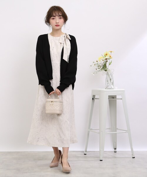 couture brooch（クチュールブローチ）の「◆【羽織るだけで着映え感UP！】フェイクパールトリミングカーディガン（カーディガン/ボレロ・レディース・ベビーピンク/ブラック/アイボリー・42/38）」の20枚目の写真