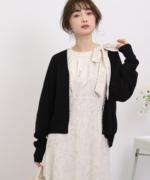 couture brooch（クチュールブローチ）の「◆【羽織るだけで着映え感UP！】フェイクパールトリミングカーディガン（カーディガン/ボレロ・レディース・ベビーピンク/ブラック/アイボリー・42/38）」の10枚目の写真