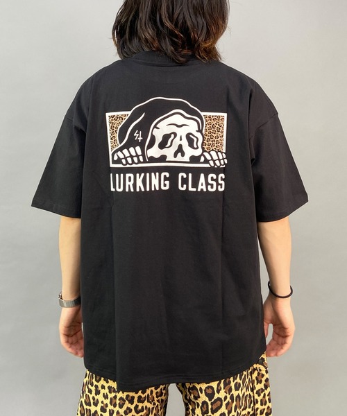 LURKING CLASS（ラーキングクラス）の「【ムラサキスポーツ別注】LURKING CLASS/ラーキングクラス ワイドシルエット バックプリントTシャツ/半袖Tシャツ ST23STM03（Tシャツ/カットソー・メンズ・ブラック/ホワイト/ホワイト系その他・L/M/XL）」の3枚目の写真