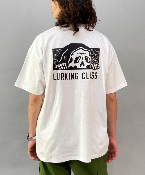 LURKING CLASS（ラーキングクラス）の「【ムラサキスポーツ別注】LURKING CLASS/ラーキングクラス ワイドシルエット バックプリントTシャツ/半袖Tシャツ ST23STM03（Tシャツ/カットソー・メンズ・ブラック/ホワイト/ホワイト系その他・L/M/XL）」の4枚目の写真