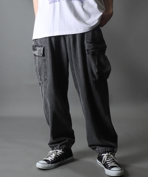 SITRY(シトリー)の「Wide Tapered Denim cargo pants/ワイドテーパード デニム カーゴパンツ(カーゴパンツ・メンズ・ブラック/グレー/インディゴブルー/ワンウォッシュ/ケミカルウォッシュ・M/L/XL)」の2枚目の写真