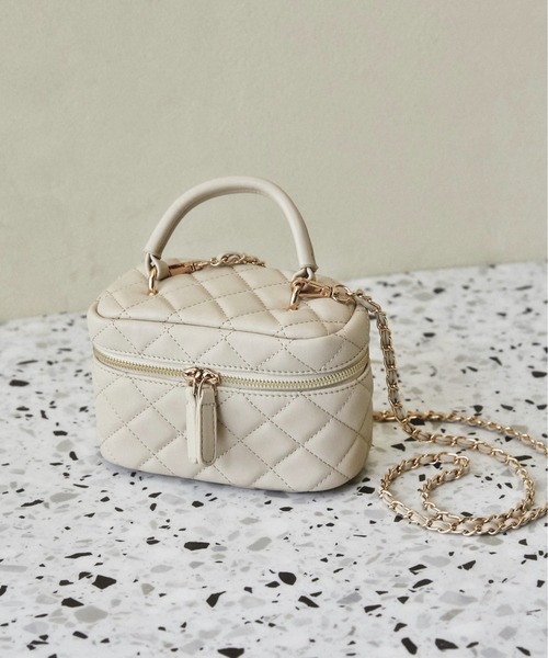 ANGIE（アンジー）の「キルティングミニバニティーバッグ（ショルダーバッグ・レディース・ブラック/ベージュ/ホワイト/シルバー・FREE）」の4枚目の写真