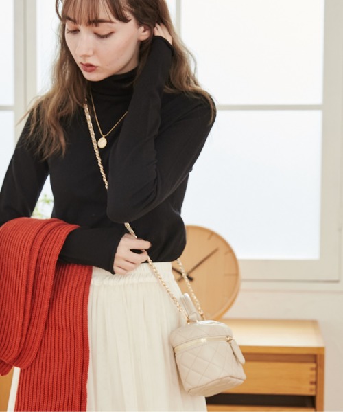 ANGIE（アンジー）の「キルティングミニバニティーバッグ（ショルダーバッグ・レディース・ブラック/ベージュ/ホワイト/シルバー・FREE）」の16枚目の写真