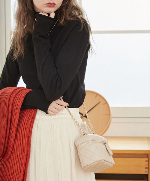 ANGIE（アンジー）の「キルティングミニバニティーバッグ（ショルダーバッグ・レディース・ブラック/ベージュ/ホワイト/シルバー・FREE）」の17枚目の写真