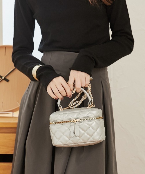 ANGIE（アンジー）の「キルティングミニバニティーバッグ（ショルダーバッグ・レディース・ブラック/ベージュ/ホワイト/シルバー・FREE）」の20枚目の写真