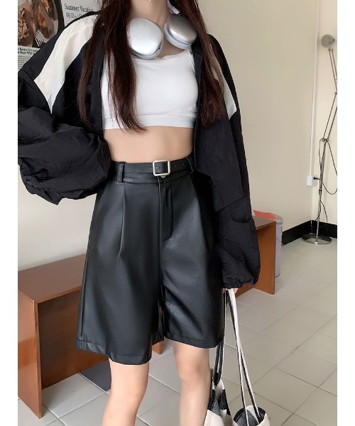 urge:(アージコロン )の「【URGE:】合成皮革 ハイウエスト ハーフパンツ(その他パンツ・レディース・ベージュ/ブラック・SMALL/X-LARGE/LARGE/MEDIUM)」の3枚目の写真