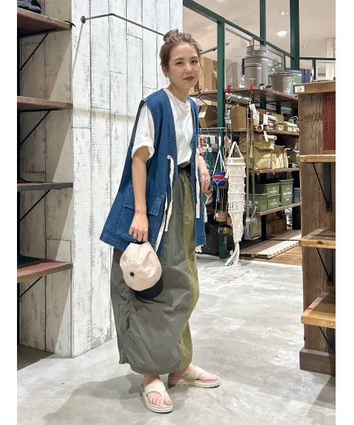 niko and...（ニコアンド）の「COLORマイスターTシャツ（Tシャツ/カットソー・レディース・オフホワイト/ブルー/ブラック/オレンジ/イエロー/チャコール/ライトグレー/グリーン/ネイビー/セージグリーン/マスタード・MEDIUM/LARGE/SMALL）」の19枚目の写真