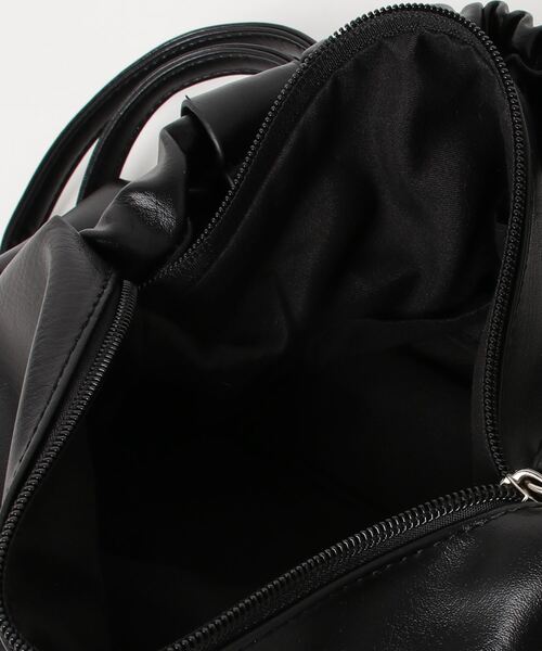 favori（ファヴォリ）の「EM:favori ギャザー　2WAY　ショルダー　軽量（ショルダーバッグ・レディース・グレー/アイボリー/ブラック・FREE）」の6枚目の写真