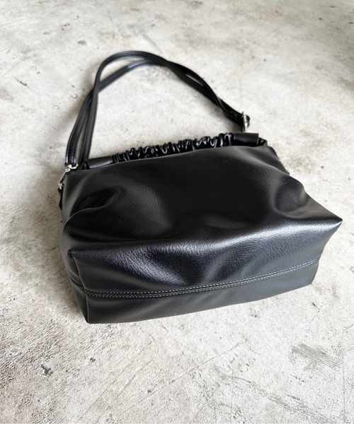 favori（ファヴォリ）の「EM:favori ギャザー　2WAY　ショルダー　軽量（ショルダーバッグ・レディース・グレー/アイボリー/ブラック・FREE）」の15枚目の写真