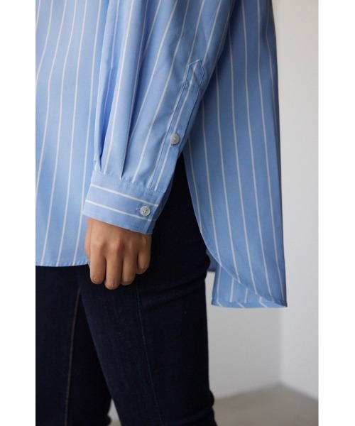 AZUL by moussy(アズールバイマウジー)の「オーバーシャツ(シャツ/ブラウス・レディース・ライトブルー/ホワイト/ブルー系その他・FREE)」の4枚目の写真