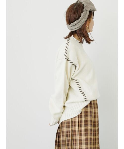 ehka sopo(エヘカソポ)の「配色ステッチプルオーバー(ニット/セーター・レディース・ブラック/ブルー/キナリ・F)」の6枚目の写真