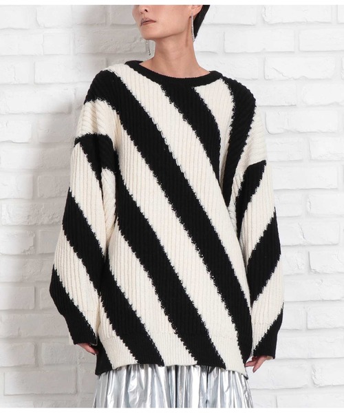 Settimissimo（セッティミッシモ）の「ワイドストライプオーバーサイズニット（ニット/セーター・レディース・ブルー/ブラック・FREE）」の2枚目の写真
