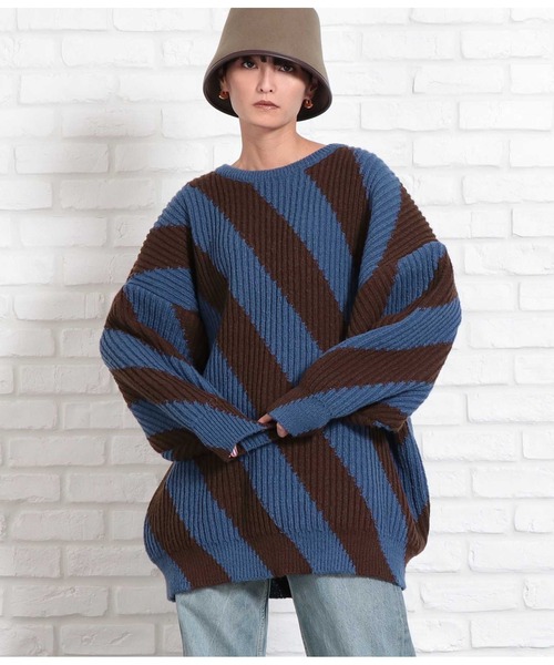 Settimissimo（セッティミッシモ）の「ワイドストライプオーバーサイズニット（ニット/セーター・レディース・ブルー/ブラック・FREE）」の4枚目の写真