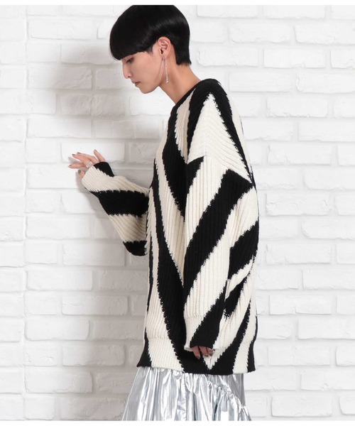 Settimissimo（セッティミッシモ）の「ワイドストライプオーバーサイズニット（ニット/セーター・レディース・ブルー/ブラック・FREE）」の11枚目の写真
