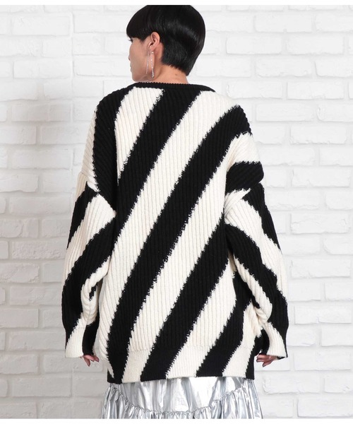 Settimissimo（セッティミッシモ）の「ワイドストライプオーバーサイズニット（ニット/セーター・レディース・ブルー/ブラック・FREE）」の12枚目の写真