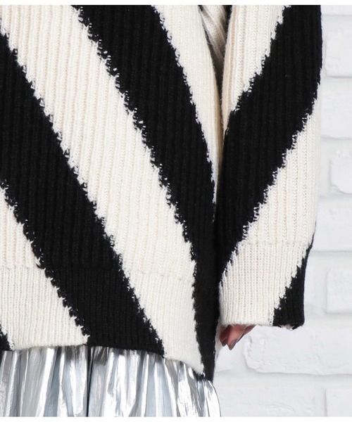 Settimissimo（セッティミッシモ）の「ワイドストライプオーバーサイズニット（ニット/セーター・レディース・ブルー/ブラック・FREE）」の17枚目の写真