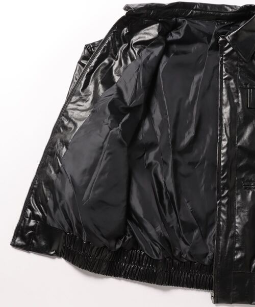 SPINNS（スピンズ）の「フェイクレザーボンバージャケット（ブルゾン・レディース・ネイビー/ブラック・ONESIZE）」の4枚目の写真