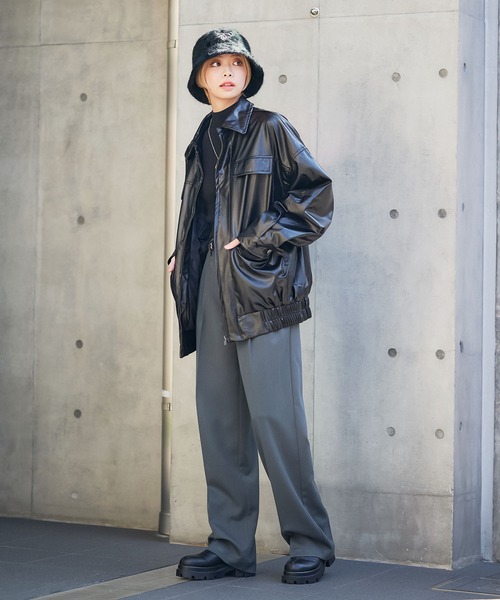 SPINNS（スピンズ）の「フェイクレザーボンバージャケット（ブルゾン・レディース・ネイビー/ブラック・ONESIZE）」の11枚目の写真