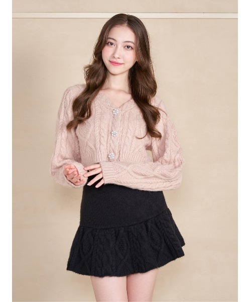 Darich(ダーリッチ)の「ビジューボタンケーブルニットカーディガン(カーディガン/ボレロ・レディース・ホワイト/ピンクベージュ/サックスブルー・FREE)」の3枚目の写真