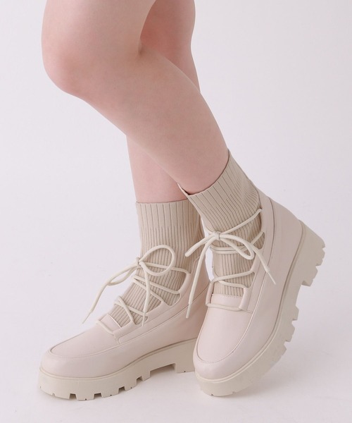 repipi armario(レピピ アルマリオ)の「レースアップニットブーツ(ブーツ・キッズ・アイボリー/ブラック・SMALL/MEDIUM/LARGE)」の13枚目の写真
