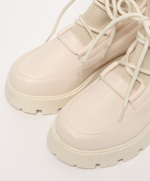 repipi armario(レピピ アルマリオ)の「レースアップニットブーツ(ブーツ・キッズ・アイボリー/ブラック・SMALL/MEDIUM/LARGE)」の6枚目の写真