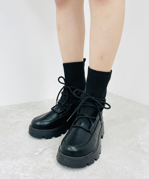 repipi armario(レピピ アルマリオ)の「レースアップニットブーツ(ブーツ・キッズ・アイボリー/ブラック・SMALL/MEDIUM/LARGE)」の16枚目の写真