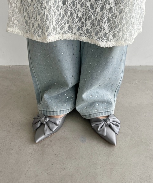 Loueme(ルエム)の「ポインテッドトゥビッグリボンミュールパンプス(パンプス・レディース・ブラック/シルバー・24.5cm/23.5cm)」の1枚目の写真
