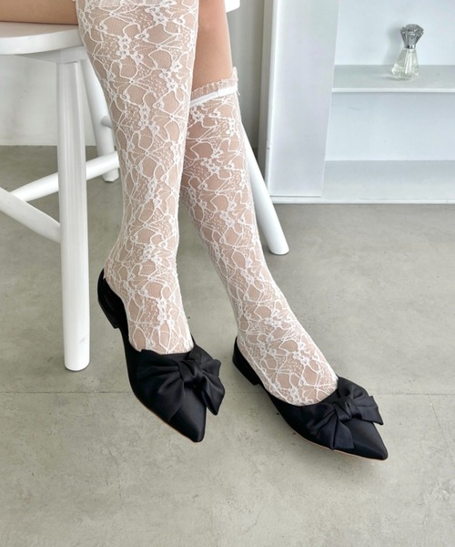 Loueme(ルエム)の「ポインテッドトゥビッグリボンミュールパンプス(パンプス・レディース・ブラック/シルバー・24.5cm/23.5cm)」の2枚目の写真