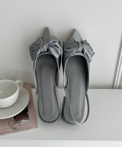 Loueme(ルエム)の「ポインテッドトゥビッグリボンミュールパンプス(パンプス・レディース・ブラック/シルバー・24.5cm/23.5cm)」の5枚目の写真