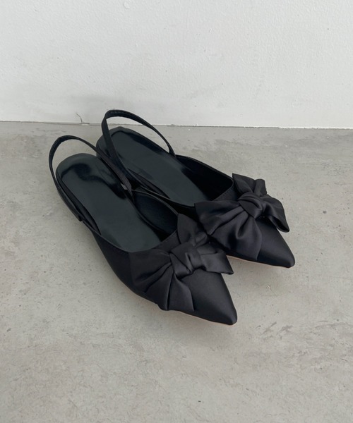 Loueme(ルエム)の「ポインテッドトゥビッグリボンミュールパンプス(パンプス・レディース・ブラック/シルバー・24.5cm/23.5cm)」の11枚目の写真