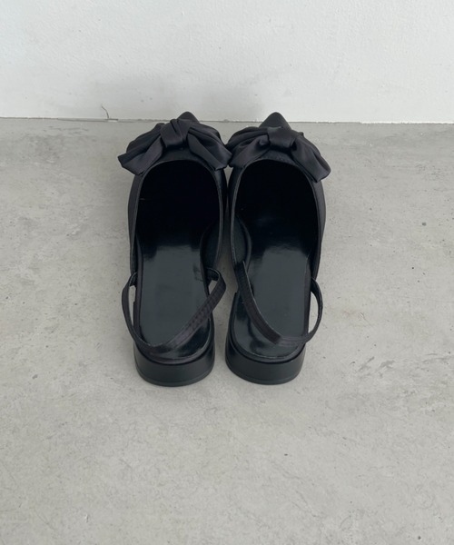 Loueme(ルエム)の「ポインテッドトゥビッグリボンミュールパンプス(パンプス・レディース・ブラック/シルバー・24.5cm/23.5cm)」の14枚目の写真