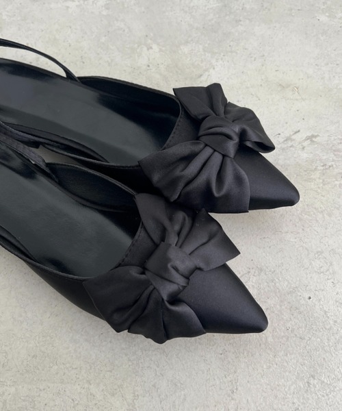 Loueme(ルエム)の「ポインテッドトゥビッグリボンミュールパンプス(パンプス・レディース・ブラック/シルバー・24.5cm/23.5cm)」の15枚目の写真