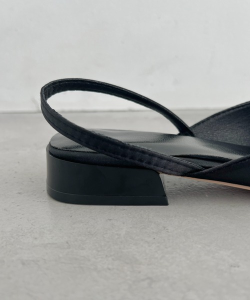 Loueme(ルエム)の「ポインテッドトゥビッグリボンミュールパンプス(パンプス・レディース・ブラック/シルバー・24.5cm/23.5cm)」の16枚目の写真