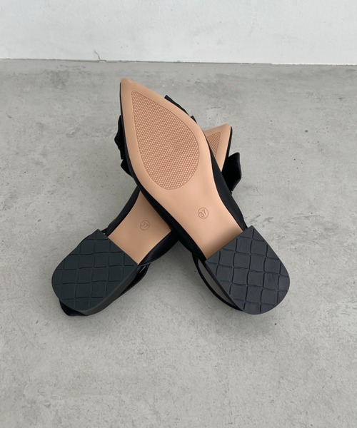 Loueme(ルエム)の「ポインテッドトゥビッグリボンミュールパンプス(パンプス・レディース・ブラック/シルバー・24.5cm/23.5cm)」の17枚目の写真