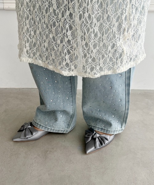 Loueme(ルエム)の「ポインテッドトゥビッグリボンミュールパンプス(パンプス・レディース・ブラック/シルバー・24.5cm/23.5cm)」の6枚目の写真
