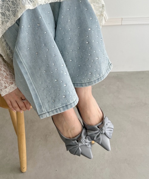 Loueme(ルエム)の「ポインテッドトゥビッグリボンミュールパンプス(パンプス・レディース・ブラック/シルバー・24.5cm/23.5cm)」の8枚目の写真