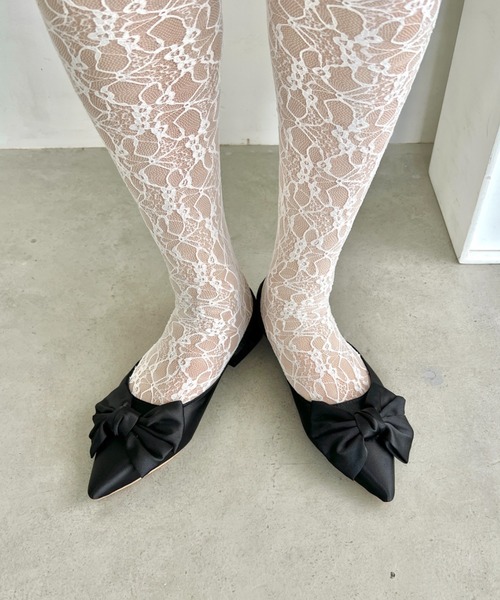 Loueme(ルエム)の「ポインテッドトゥビッグリボンミュールパンプス(パンプス・レディース・ブラック/シルバー・24.5cm/23.5cm)」の19枚目の写真