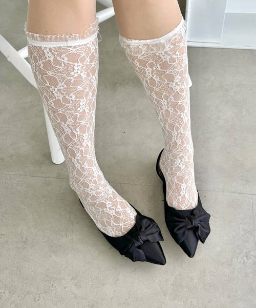 Loueme(ルエム)の「ポインテッドトゥビッグリボンミュールパンプス(パンプス・レディース・ブラック/シルバー・24.5cm/23.5cm)」の21枚目の写真