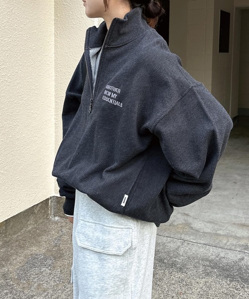 ANME（アンメ）の「ハーフジップエンブロイダリーロゴ裏毛スウェットトップス（スウェット・レディース・ネイビー/オートミール/ブラック/アイボリー/チャコールグレー・M/L）」の3枚目の写真