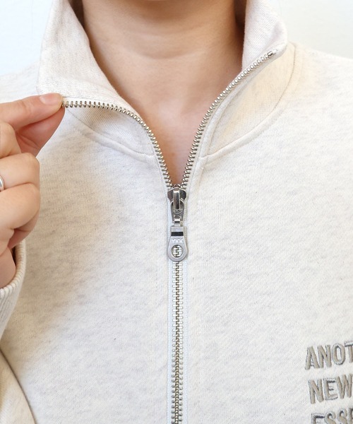 ANME(アンメ)の「ハーフジップエンブロイダリーロゴ裏毛スウェットトップス(スウェット・レディース・ネイビー/オートミール/ブラック/アイボリー/チャコールグレー・M/L)」の18枚目の写真